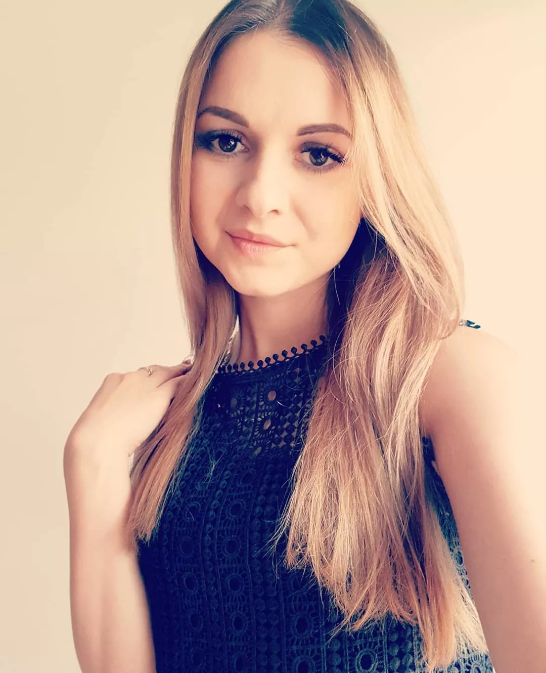 Obłędny dekolt jednej z najpiękniejszych gwiazd disco polo. Co za widoki!